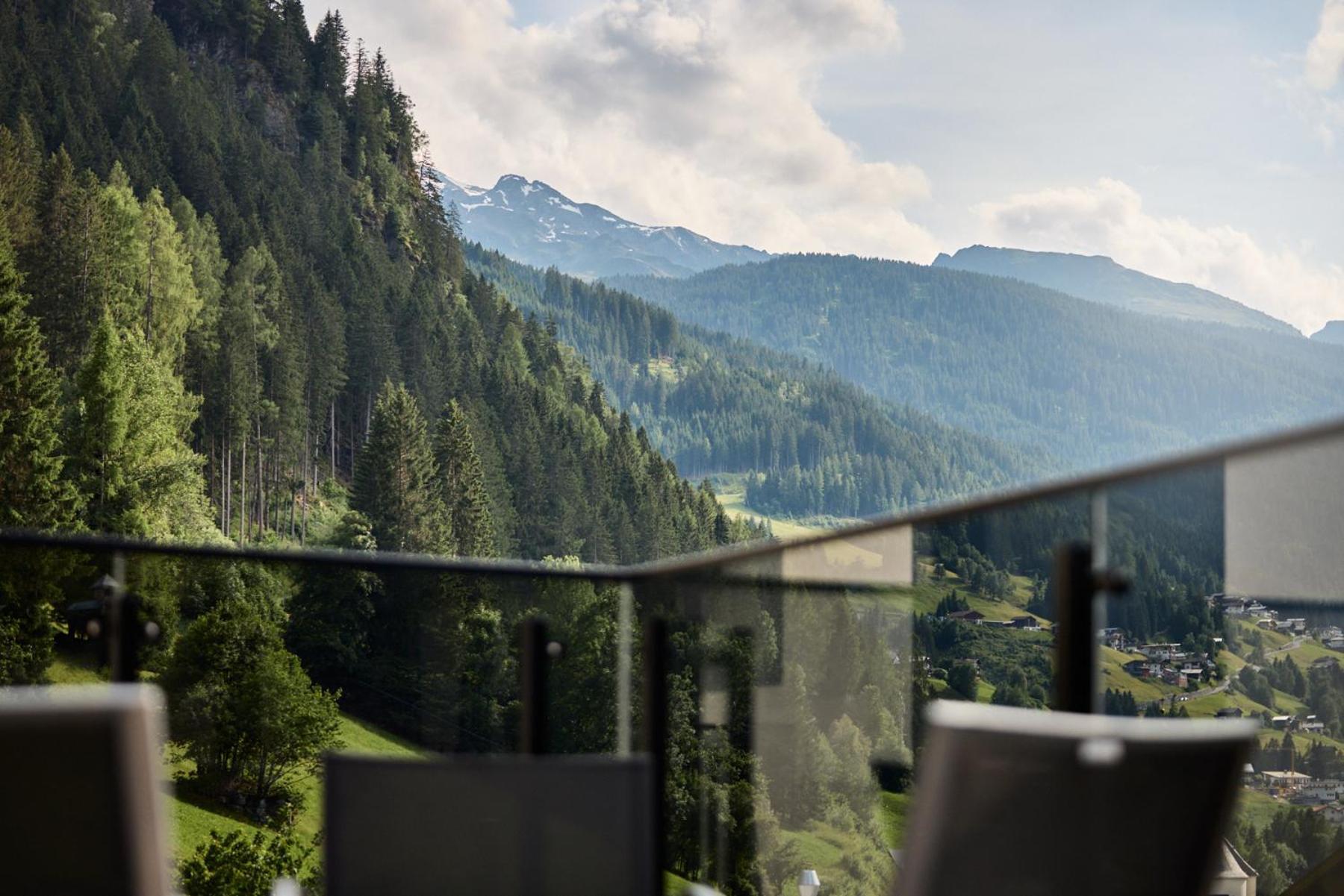 Das Luxurioese Chalet-Apartment In Der Residenz Silvretta - Inklusive Silvretta Card Premium See Bagian luar foto